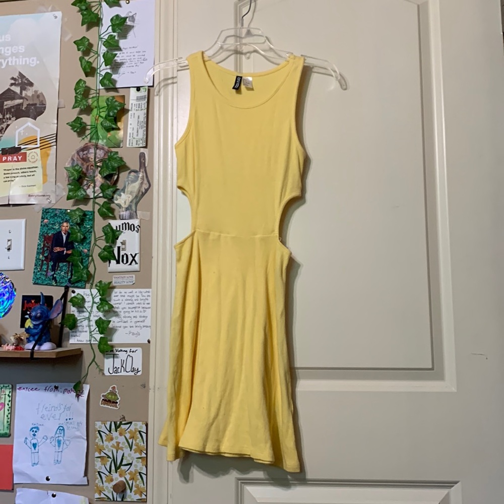 DIVIDED yellow dress with hip cutouts